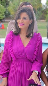 اتفرج .. منة فضالي تدمر احاسيس الشباب بالفوشيا المتفوح