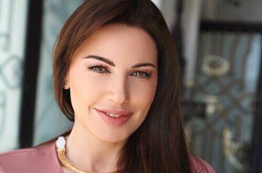 شاهد .. دارين حمزة بجلسة تصويرية على شواطئ المتوسط إحتفالا بعيد الميلاد المجيد