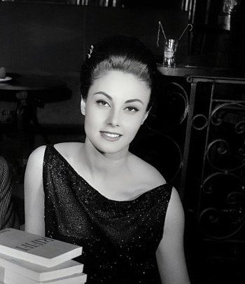 شاهد .. "نهاد كبابة" ملكة جمال لبنان التي وصلت الى نهائيات ملكة جمال الكون.. أين أصبحت بعد 60 سنة على فوزها؟ -بالصور