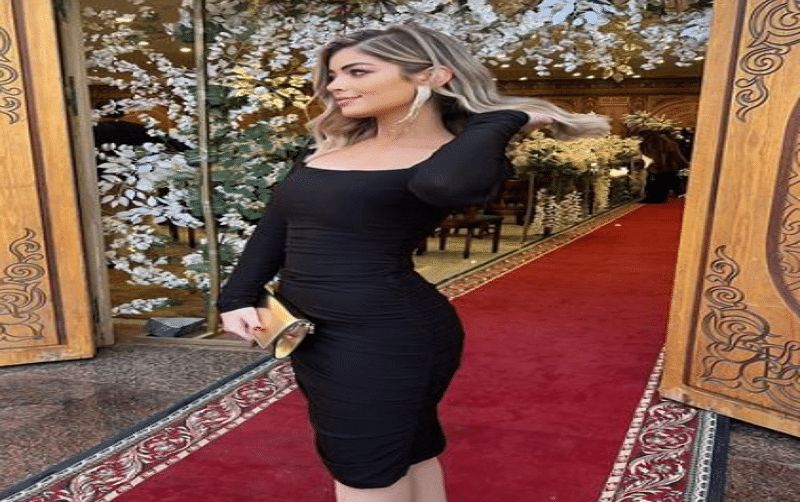 اتفرج .. بنت أحمد زاهر تستعرض أنوثتها بالأسود الملزق والقصير