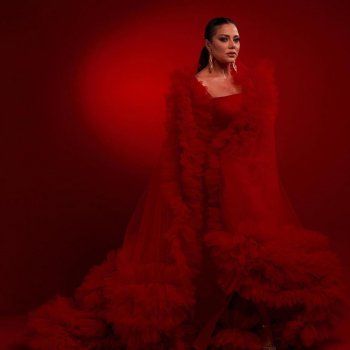 شاهد .. رانيا يوسف بإطلالة حمراء بالكامل.. وتحتفل بعيد الميلاد بجلسة تصوير مميزة