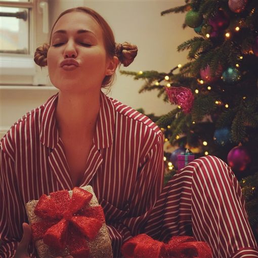 السلطانه هويام تحتفل بالكريسماس مع اولادها – شاهد