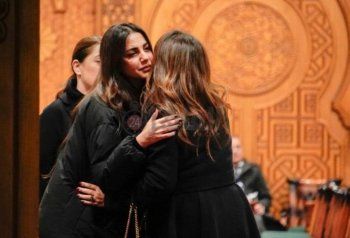 شاهد .. مصطفى شعبان وعمرو يوسف ودرة وغيرهم يعزون جومانا مراد بوفاة والدها