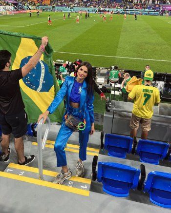 شاهد .. فيديو لنيمار وهو يرقص مع إمرأة ويقبلها يثير التفاعل .. فمن هي ؟