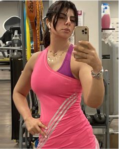 اتفرج .. أميرة فتحي تتغلب على دلع رانيا يوسف بهذا الظهور المثير