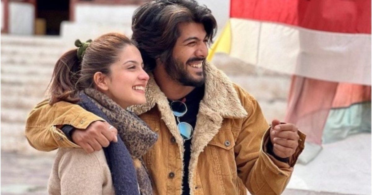 شاهد .. اعتقال النجم شيزان محمد خان بتهمة تحريض حبيبته تونشا شارما على الانتحار