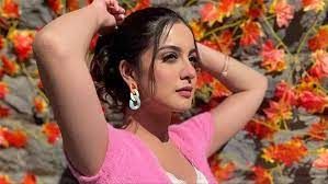 مشنوقة في حبل .. انتحار ممثلة شابة داخل البلاتوه !