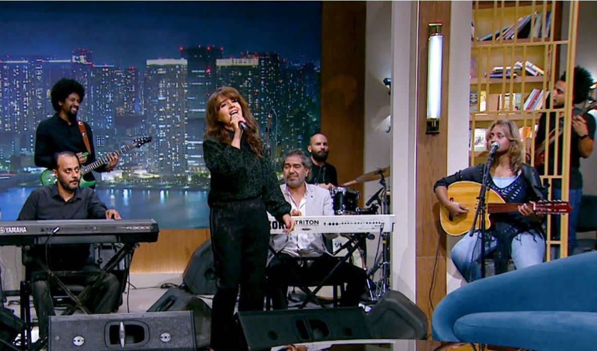 المطربة حنان نجمة التسعينات تكشف سبب اعتزالها بواحد من الناس .. الاحد والاثنين