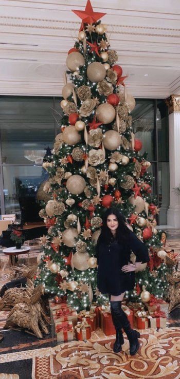 شاهد .. هل تذكرون الفنانة اللبنانية كلودا الشمالي ؟ هكذا خطفت الأنظار بجمالها في عيد الميلاد