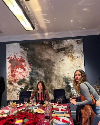 شاهد .. جنا عمرو دياب تحتفل برفقة شقيقتها كنزي والأصدقاء بعيد الميلاد-بالصور