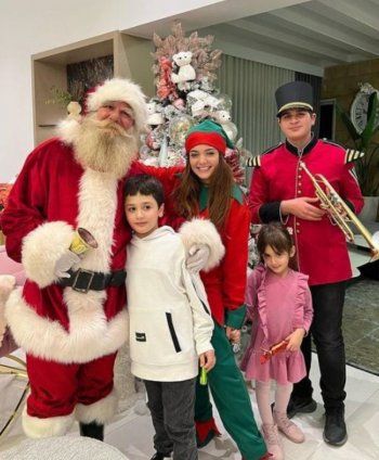 شاهد .. داليدا عياش تحتفل بعيد ميلادها وعيد الميلاد في أول ظهور بعد ولادتها-بالصور والفيديو