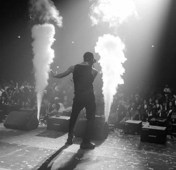 شاهد .. محمد رمضان يحيي افتتاح بطولة العالم للتنس في دبي بعرض ساحر-بالصور