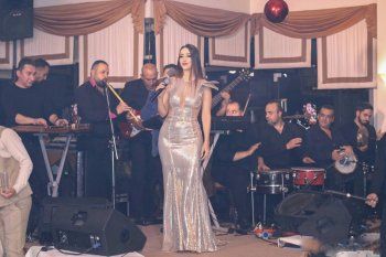 شاهد .. بالصور - ميريام عطا الله تضيء ليلة الميلاد في صيدنايا سوريا