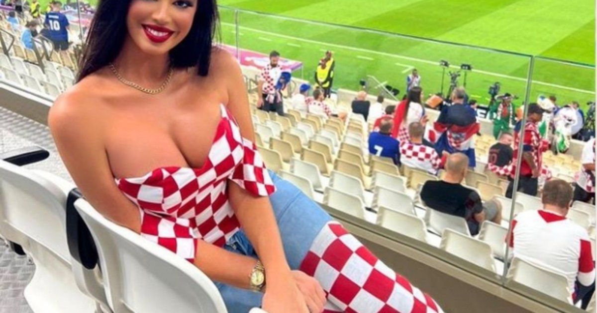 شاهد .. بالصورة - إطلالة حابسة للأنفاس لملكة جمال كرواتيا بمناسبة عيد الميلاد