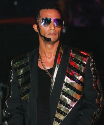 شاهد .. محمد رمضان يحيي افتتاح بطولة العالم للتنس في دبي بعرض ساحر-بالصور