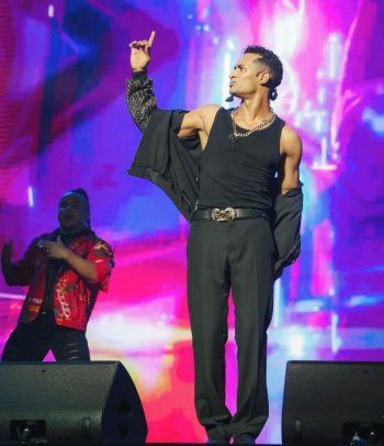 شاهد .. محمد رمضان يحيي افتتاح بطولة العالم للتنس في دبي بعرض ساحر-بالصور