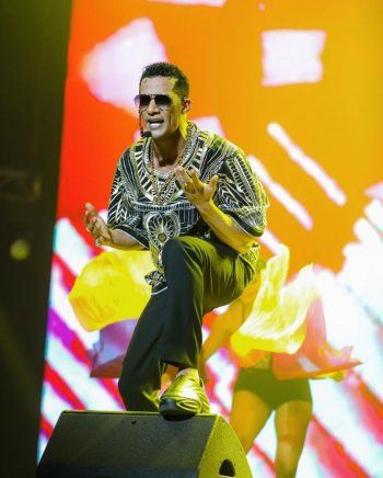 شاهد .. محمد رمضان يحيي افتتاح بطولة العالم للتنس في دبي بعرض ساحر-بالصور