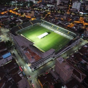 شاهد .. بالصور - بيليه يودع عائلته...وناديه يبدأ بتجهيزات الوداع