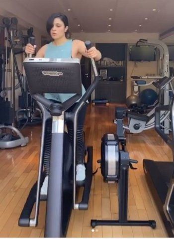 شاهد .. جولة في منزل ياسمين عبد العزيز وأحمد العوضي... ديكور فخم وفيه صالة رياضة - بالصور