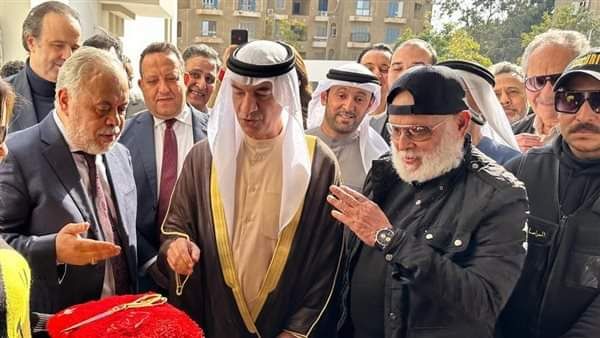 عيب يادكتور أشرف زكي تتجاهل دور الشيخ سلطان محمد القاسمي