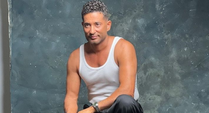 عمرو سعد داخل علي سينما هوليوود مع نجم عالمي