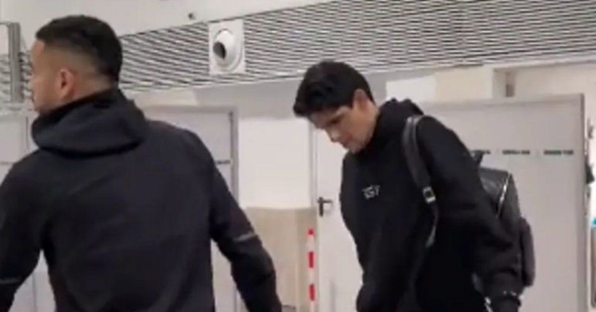 شاهد .. بالفيديو - نجما المنتخب المغربي يخطفان قلوب المتابعيي بتواضغهما