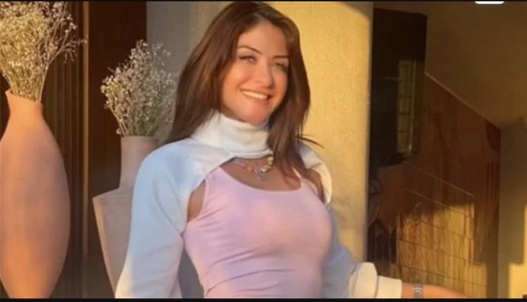 هيدي كرم مبيهمهاش شتا : لابسة كت في عز البرد