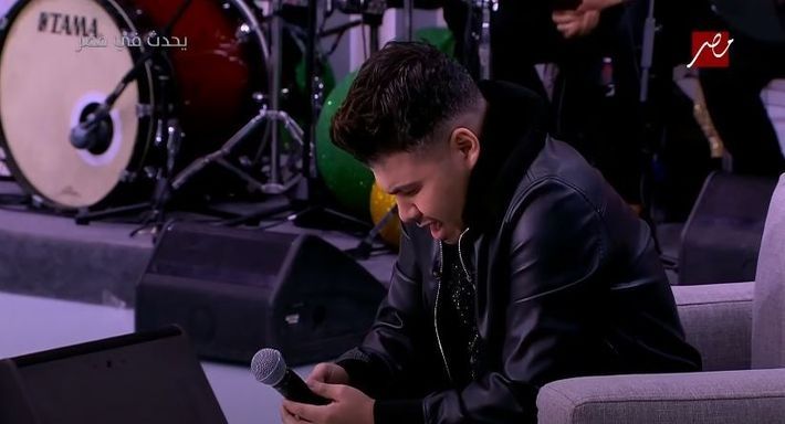 عمر كمال بيعيط و يتشحتف علشان يصعب علي الناس : محدش بيحبك