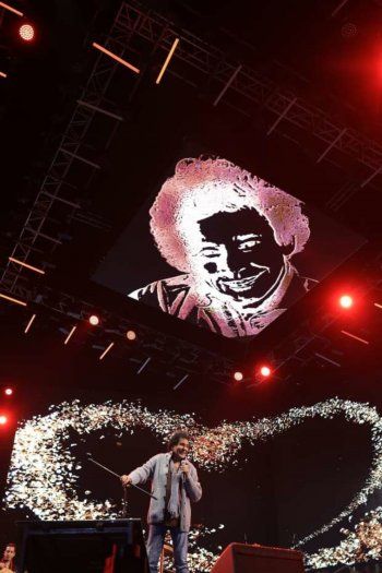 شاهد .. بالصور- حفل عالمي يتألق من خلاله محمد منير