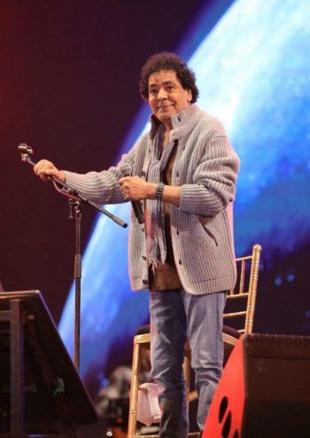 شاهد .. بالصور- حفل عالمي يتألق من خلاله محمد منير