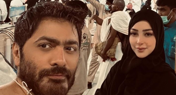 تامر حسني وبسمة بوسيل يستقبلان العام الجديد امام الكعبة