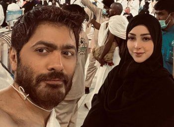 شاهد .. بالصورة - تامر حسني وبسمة بوسيل يستقبلان العام الجديد من امام الكعبة