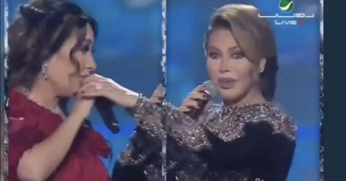 شاهد .. موقف مضحك.. نوال الزغبي تبعد المايكروفون عن فم لطيفة التونسية بعد ما فعلته الأخيرة - بالفيديو