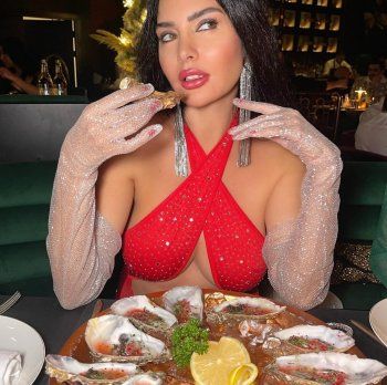 شاهد .. لاميتا فرنجية تفاجئ الجمهور بارتدائها أجرأ فستان على الإطلاق في سهرة رأس السنة -بالصور