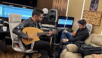 شاهد .. تامر حسني يطل من الاستديو.. فماذا يحضر؟