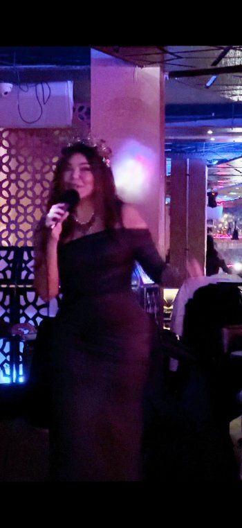 شاهد .. بالصور - مي حريري تودع عام 2022 بحفل كبير في لندن