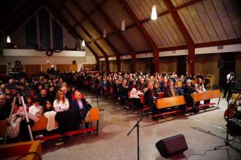 شاهد .. كريستا ماريا أبو عقل وهادي حاتم ينثران فرح الميلاد في رسيتال في لافال - كندا