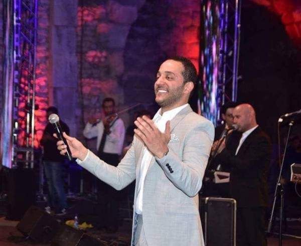 شاهد .. بالصور - حسين الديك يشعل ليل الامارات بأجواء خيالية