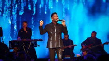 شاهد .. بالصور - معين شريف وزياد برجي يشعلان المسرح في حفل رأس السنة