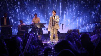 شاهد .. بالصور - معين شريف وزياد برجي يشعلان المسرح في حفل رأس السنة