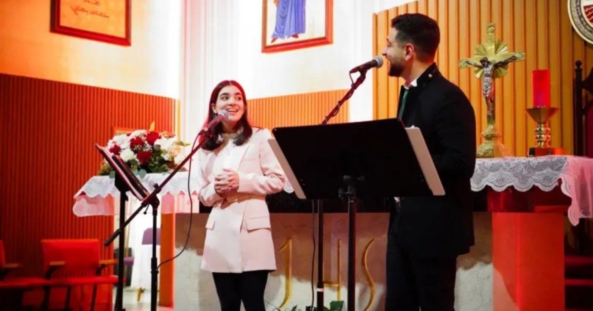 شاهد .. كريستا ماريا أبو عقل وهادي حاتم ينثران فرح الميلاد في رسيتال في لافال - كندا