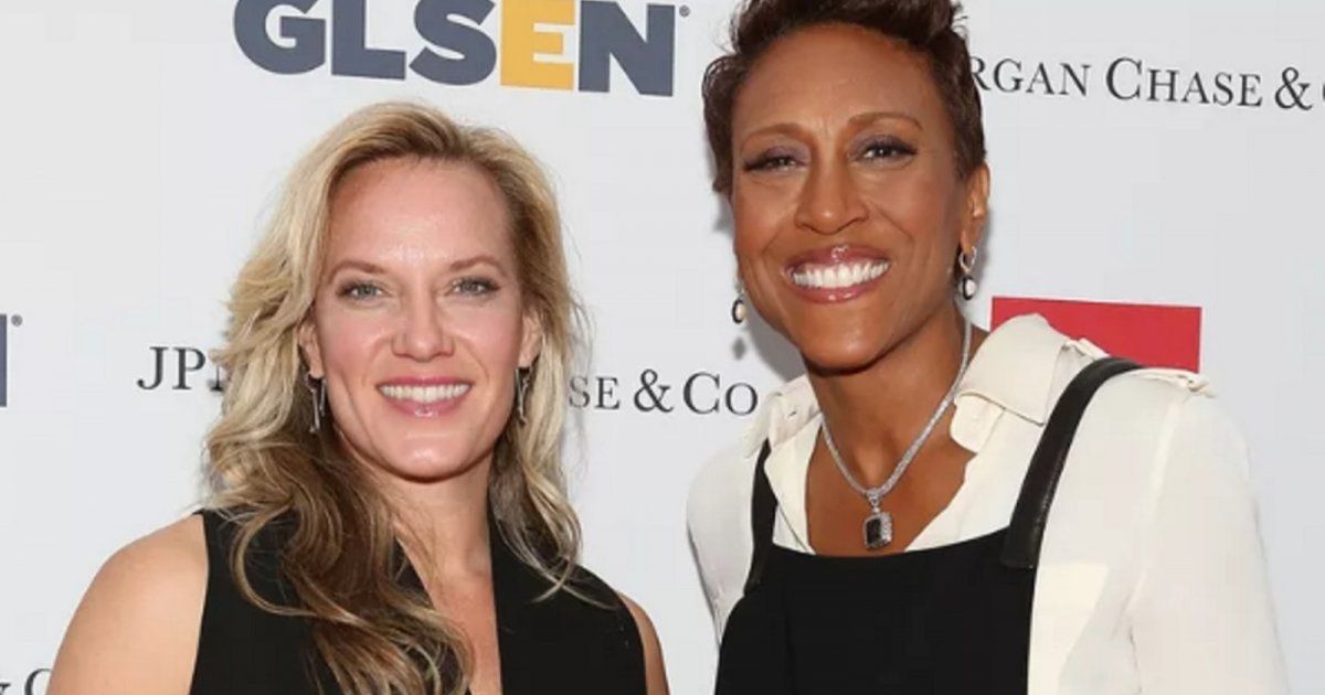 شاهد .. روبن روبرتس تتقدم بالزواج من حبيبتها آمبر لاين