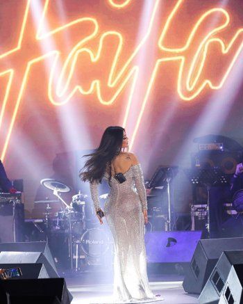 شاهد .. هيفا وهبي تتألق في حفل رأس السنة.. وفستانها من توقيع نيكولا جبران