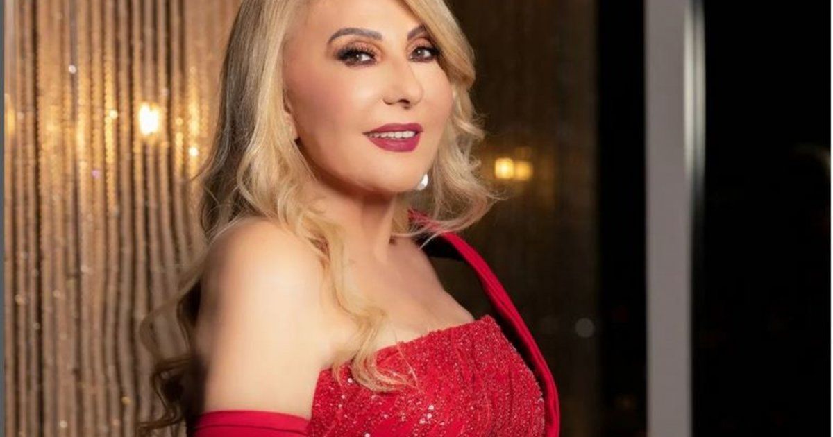 شاهد .. نادية الجندي بـ كروب توب وتنورة قصيرة.. أبرز إطلالاتها التي تصدرت الترند -بالصور