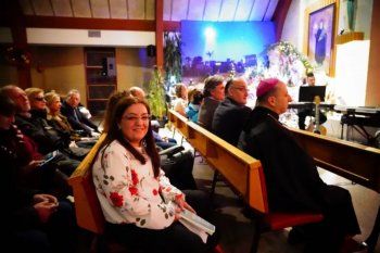 شاهد .. كريستا ماريا أبو عقل وهادي حاتم ينثران فرح الميلاد في رسيتال في لافال - كندا