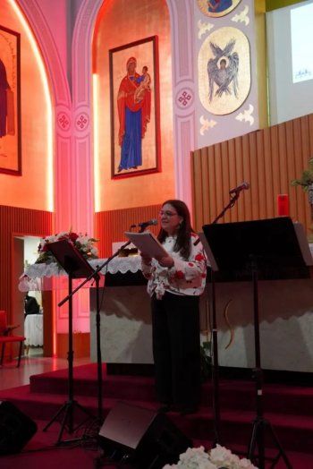 شاهد .. كريستا ماريا أبو عقل وهادي حاتم ينثران فرح الميلاد في رسيتال في لافال - كندا