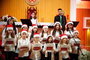 شاهد .. كريستا ماريا أبو عقل وهادي حاتم ينثران فرح الميلاد في رسيتال في لافال - كندا