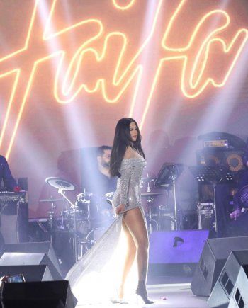 شاهد .. هيفا وهبي تتألق في حفل رأس السنة.. وفستانها من توقيع نيكولا جبران