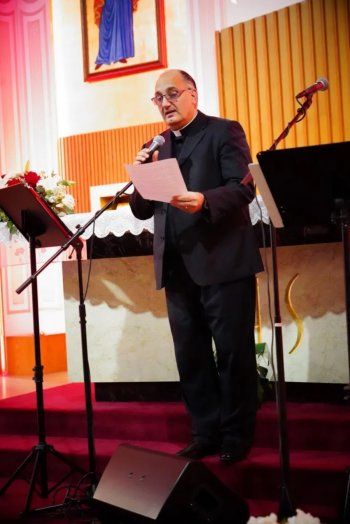 شاهد .. كريستا ماريا أبو عقل وهادي حاتم ينثران فرح الميلاد في رسيتال في لافال - كندا