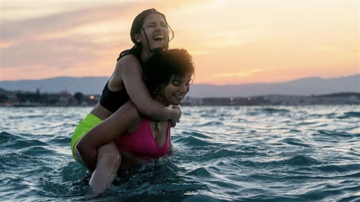 شوفو المصيبة : بطلة The Swimmers منال عيسى تنتقد الفيلم